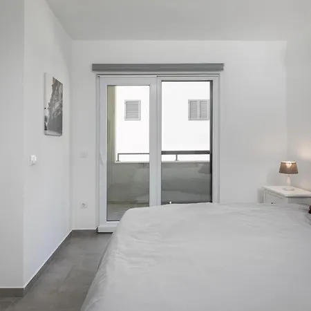 Apartment The View & Art Gallery Apartment, Free Parking Makarska