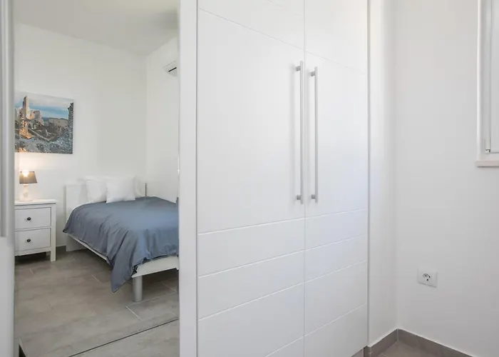 The View & Art Gallery Apartment, Free Parking * Makarska