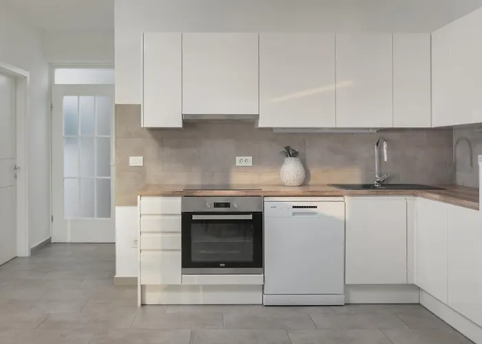 The View & Art Gallery Apartment, Free Parking Apartment